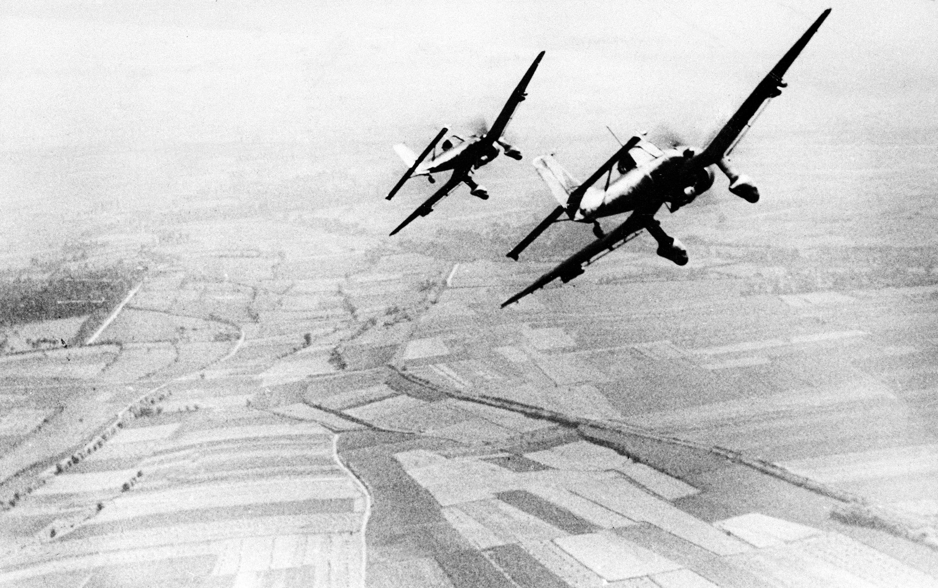 Нападение с неба. Юнкерсы 87 бомбят 1941-1942. Битва за Британию 1940. Junkers ju 87 бомбометание.