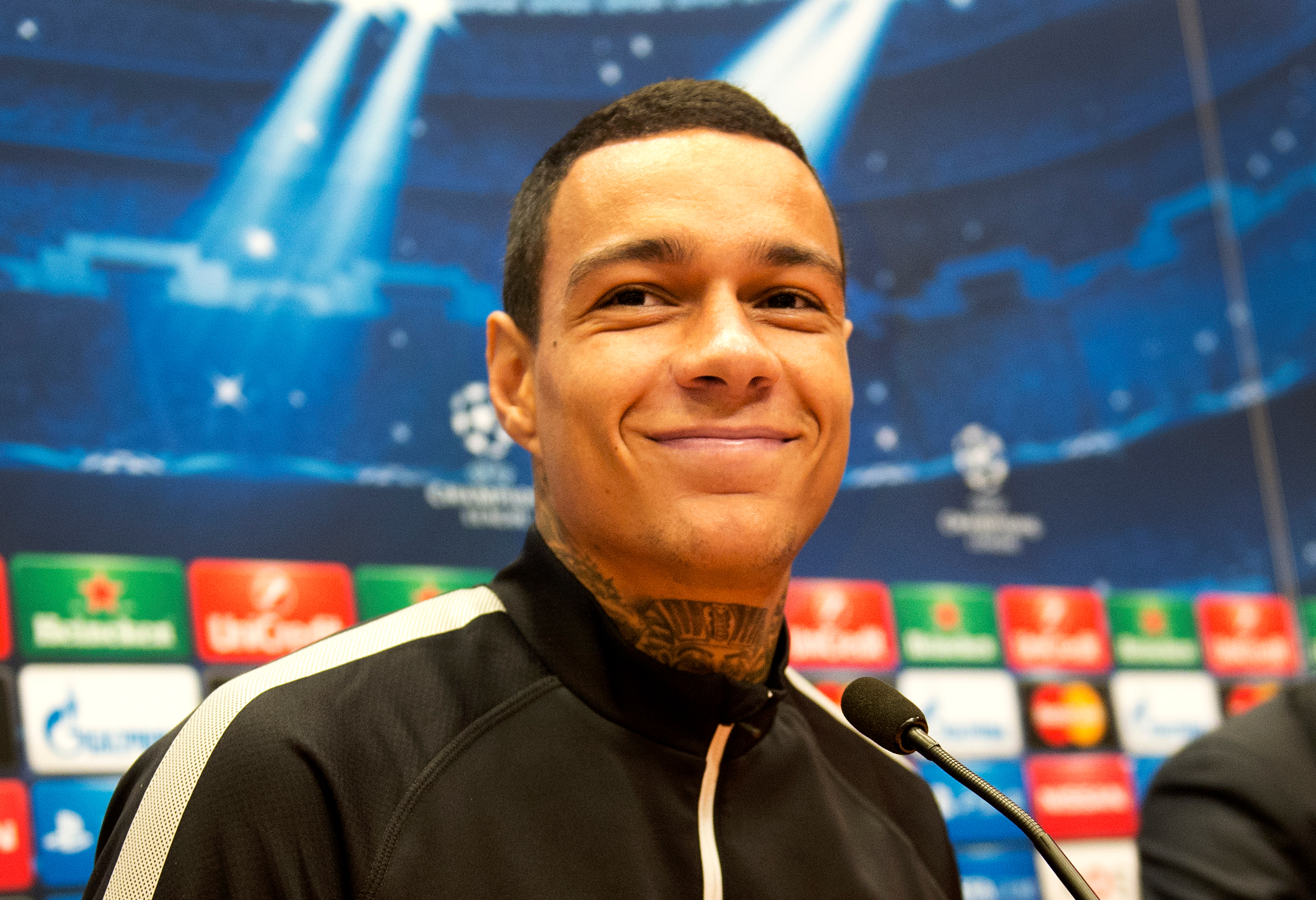 Klap september Dicht Gregory van der Wiel verkoopt zijn aandelen in kledingmerk BALR. met een  rendement van 2.000%