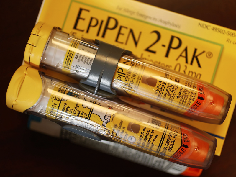 The strange history of the EpiPen, the device developed by the military ...