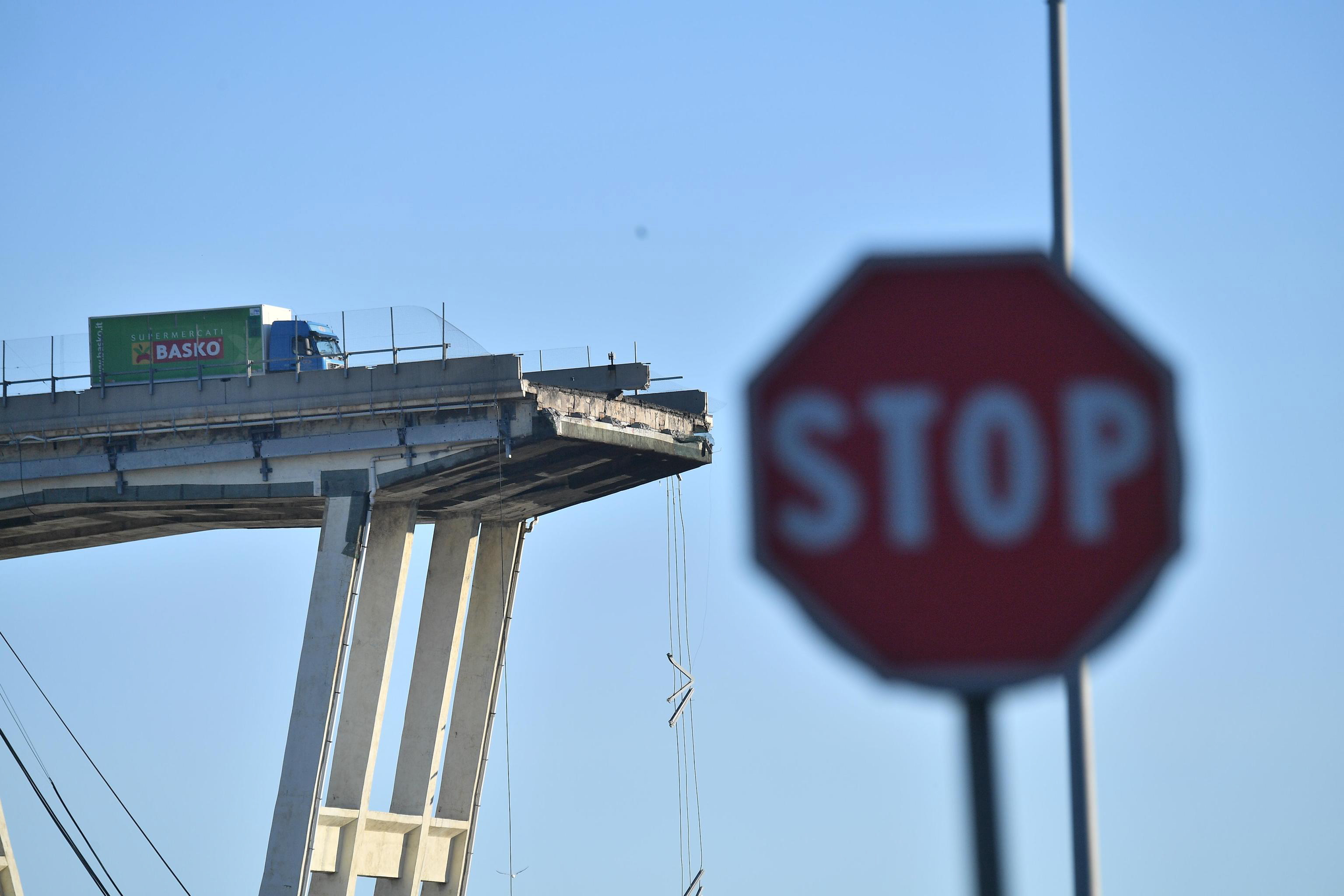 Een overblijfsel van de ingestorte Morandi-brug in Genua. Foto: EPA