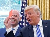 donald trump rode kaart gianni infantino fifa