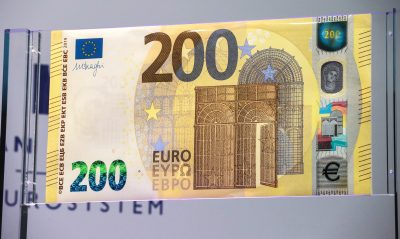 Zo Zien De Nieuwe Biljetten Van En Euro Eruit