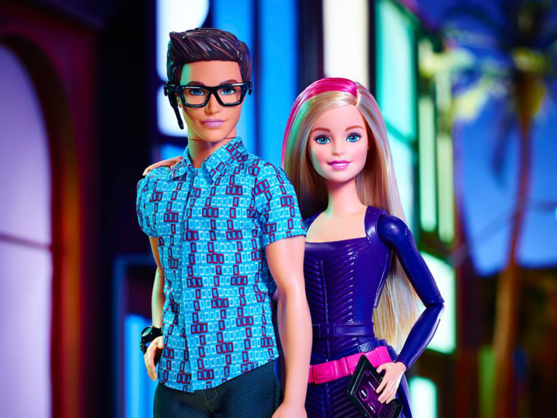 Kers Glimlach voldoende Barbie en Ken hebben een knipperlichtrelatie sinds 1961 — dit is een  complete tijdlijn van hun iconische verhouding