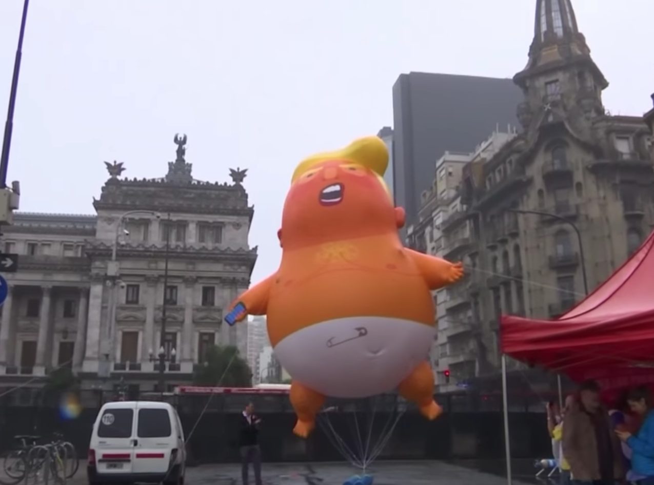 De Trump-baby in Buenos Aires.