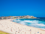 Bondi Beach bij de Australische stad Sydney. Veel superrijken verhuizen van het VK naar Australië. Foto: master2 / iStock