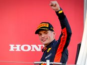 Max Verstappen verdient naar verluidt minimaal 20 miljoen euro per jaar