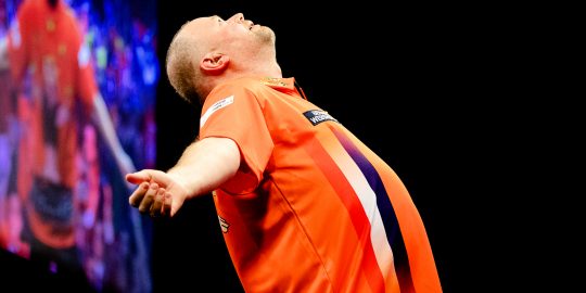 Raymond van Barneveld stopt na 2019 als profdarter.