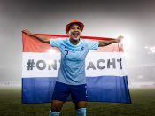 Shanice van de Sanden van het Nederlandse vrouwenelftal viert de overwinning op Zwitserland na afloop van de return in de finale van de play-offs om een WK-ticket.