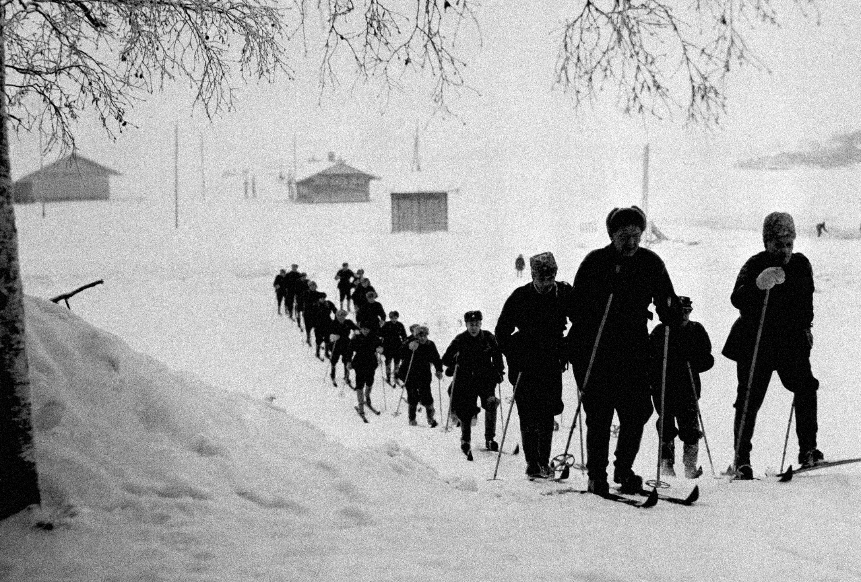 Финляндия в ссср. Финские военные лыжники 1939. Финский снайпер на лыжах.