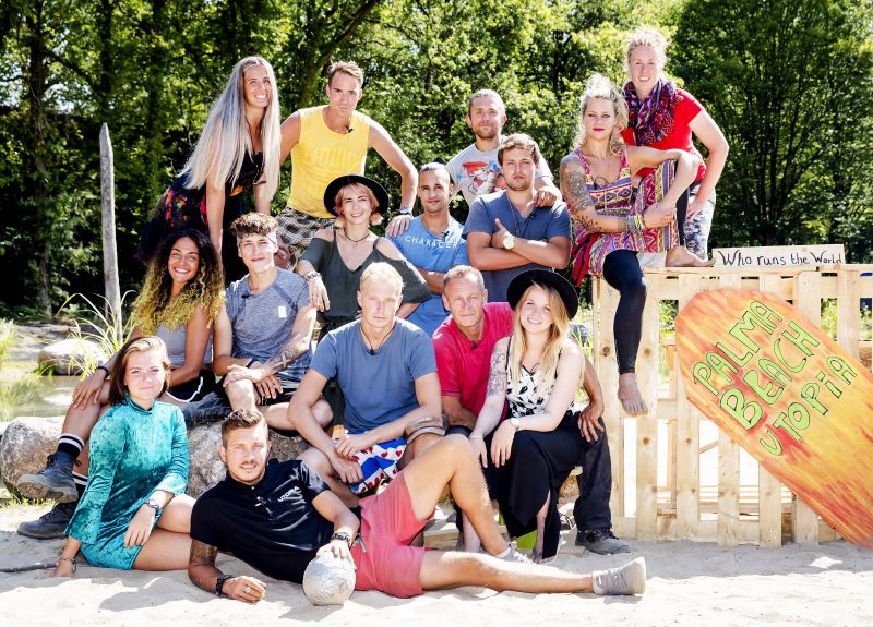 Groepsfoto van de bewoners van Utopia 2. Foto: ANP KIPPA ROBIN VAN LONKHUIJSEN