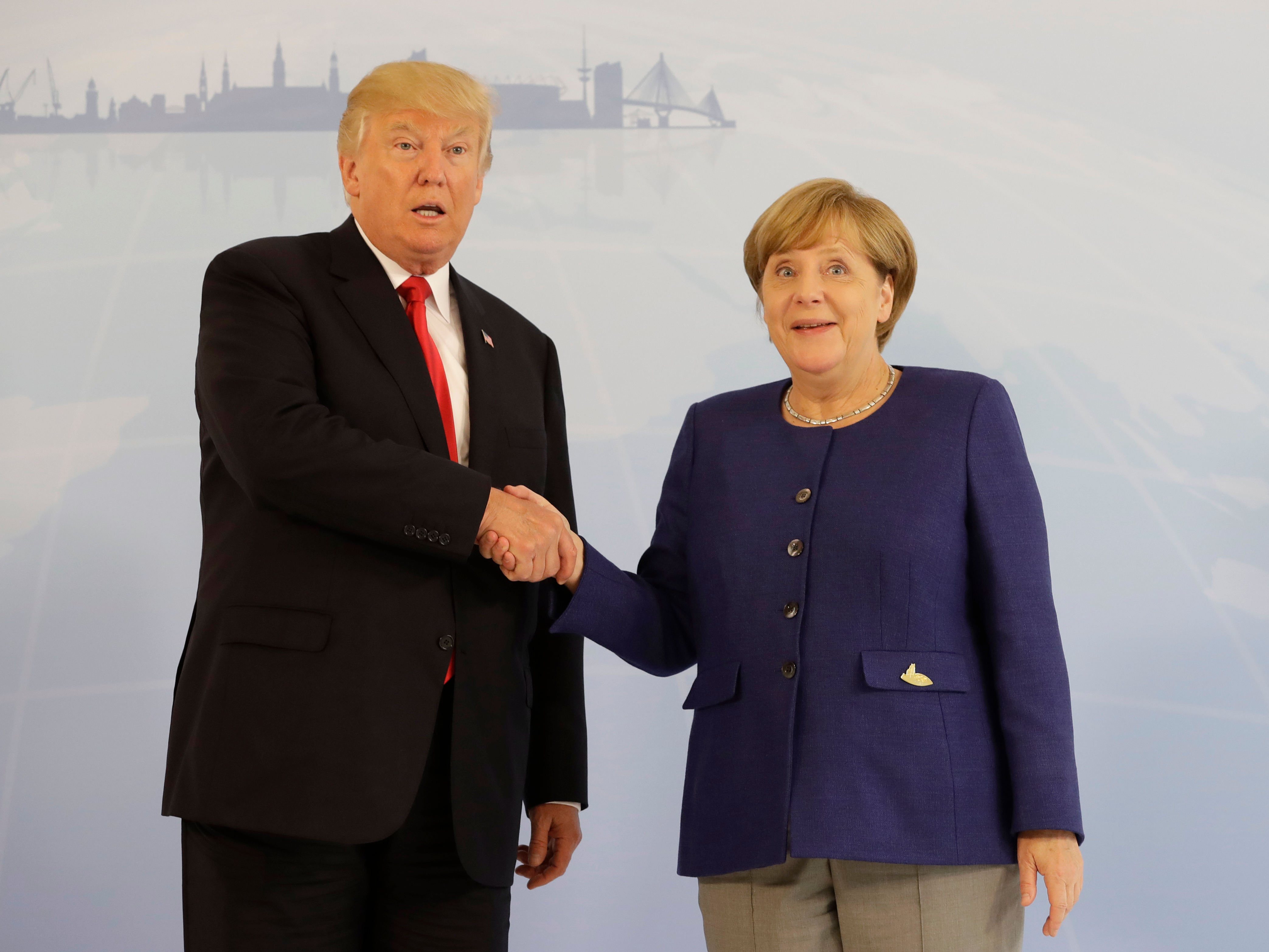 Donald Trump en Angela Merkel.