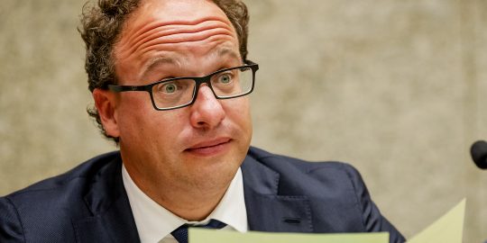 Minister Wouter Koolmees heeft veel te stellen met de discussie over de AOW, pensioenpremies en korting op de pensioenen