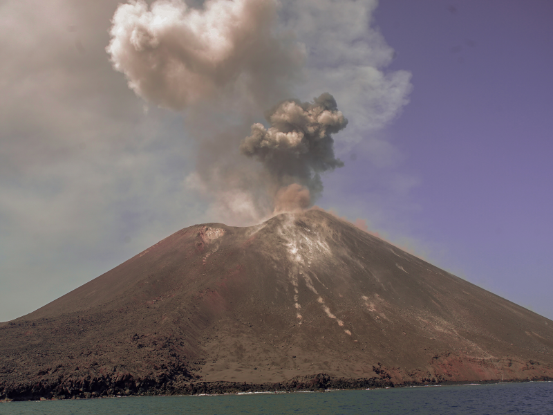 Beforeandafter photos from space show the collapse of the Indonesian volcano that caused a 