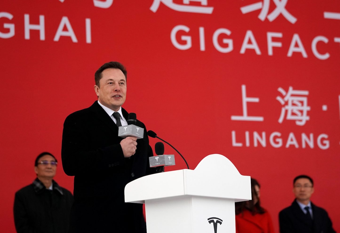 Elon Musk houdt een toespraak bij de officiële start van de bouw van een megafabriek van Tesla in Shanghai.