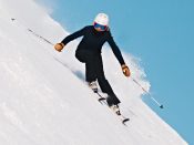 In veel wintersportlanden is het bezit en soms ook het gebruik van sneeuwkettingen verplicht. Lap je de regels aan je laars, dan loop je niet alleen een groot veiligheidsrisico, maar riskeer je ook een forse boete.