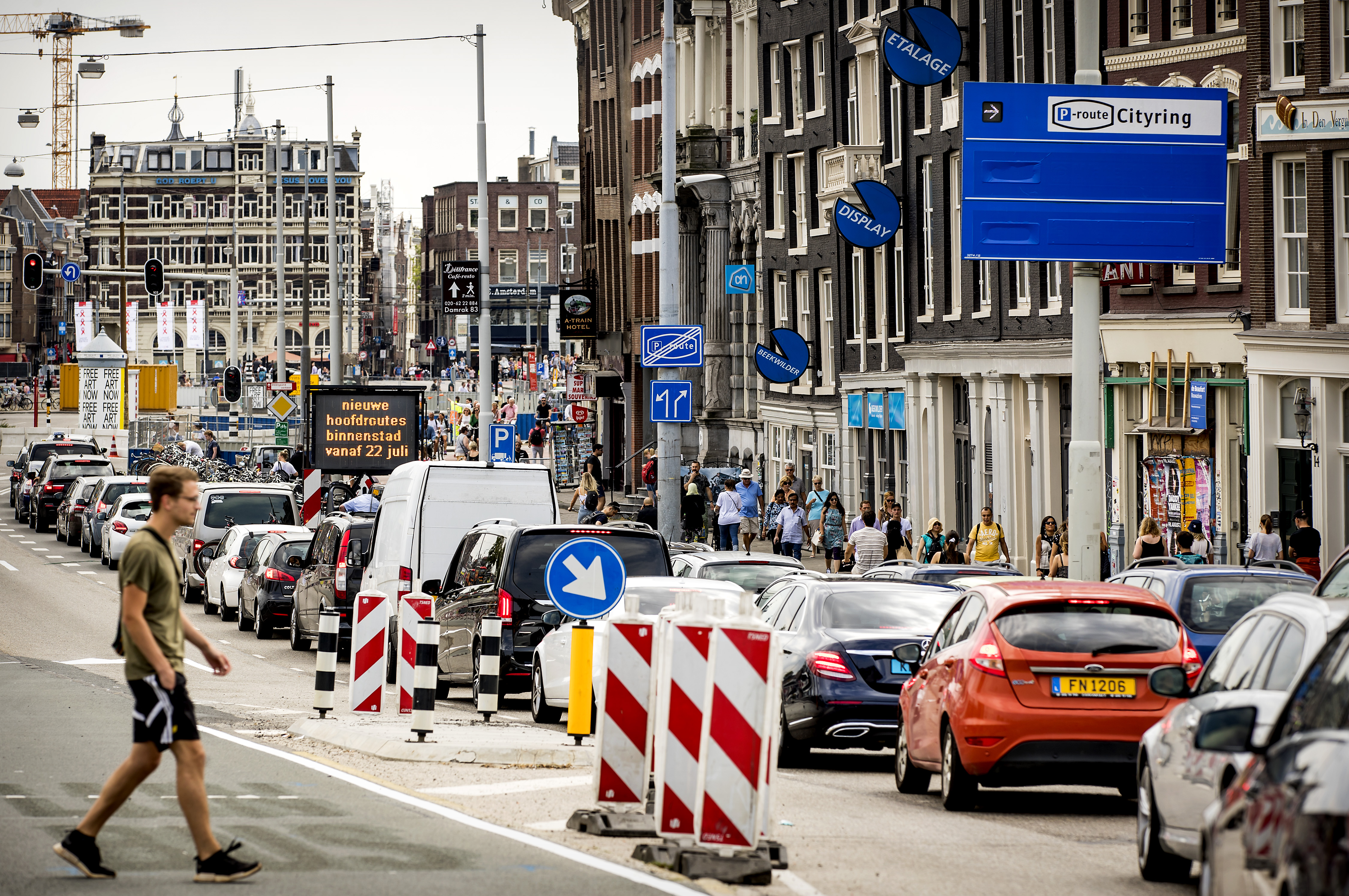 Uber-chauffeurs leren onder meer anticiperen in het chaotische Amsterdamse verkeer.