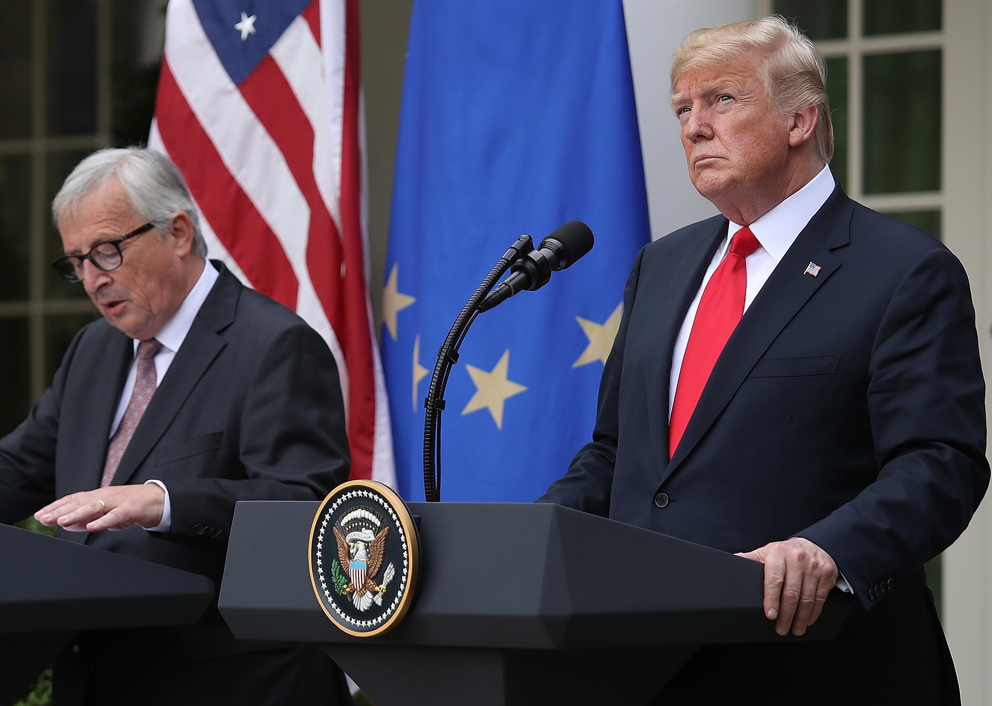 Voorzitter van de Europese Commissie Jean-Claude Junker ontmoet Donald Trump. Foto: Win McNamee/Getty Images
