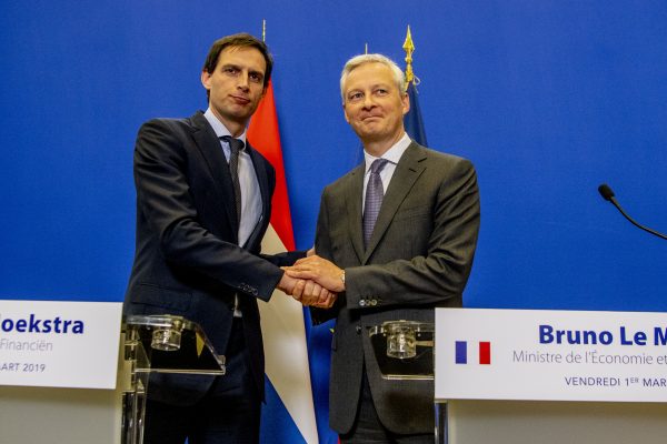 Foto: ANP - Hoektra met zijn Franse collega Bruno Le Maire. Foto: ANP - Hoektra met zijn Franse collega Bruno Le Maire.