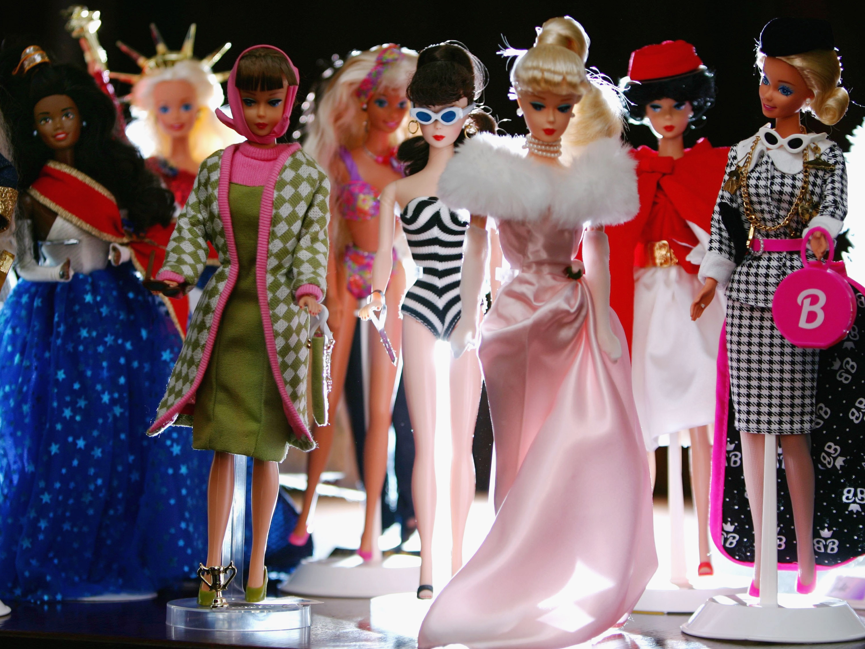 Кукла барби дай. Барби Элеонор Рузвельт. Интересные куклы. Самая первая Барби. Самая знаменитая кукла Барби.