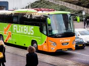 Een Flixbus voor station Nijmegen.