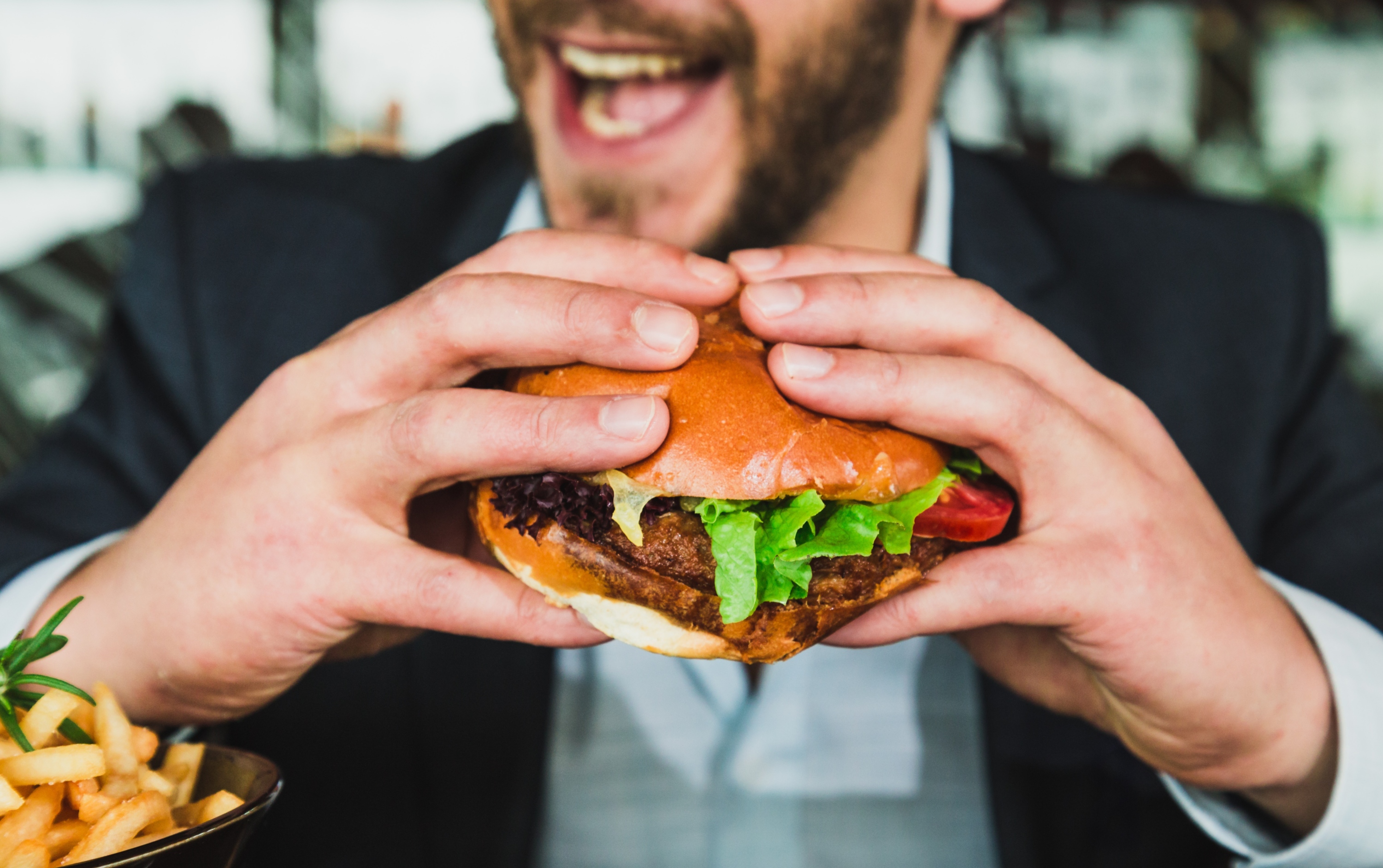 Hoe schadelijk voor milieu is hamburger van 100 gram rundvlees?