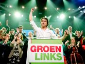 Fractievoorzitter Jesse Klaver tijdens de verkiezingsavond van GroenLinks in De Melkweg na de Tweede Kamerverkiezingen.