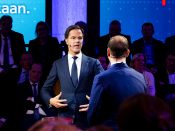 Lijsttrekkers Lodewijk Asscher (PvdA) en Mark Rutte (VVD) tijdens het NOS-slotdebat.