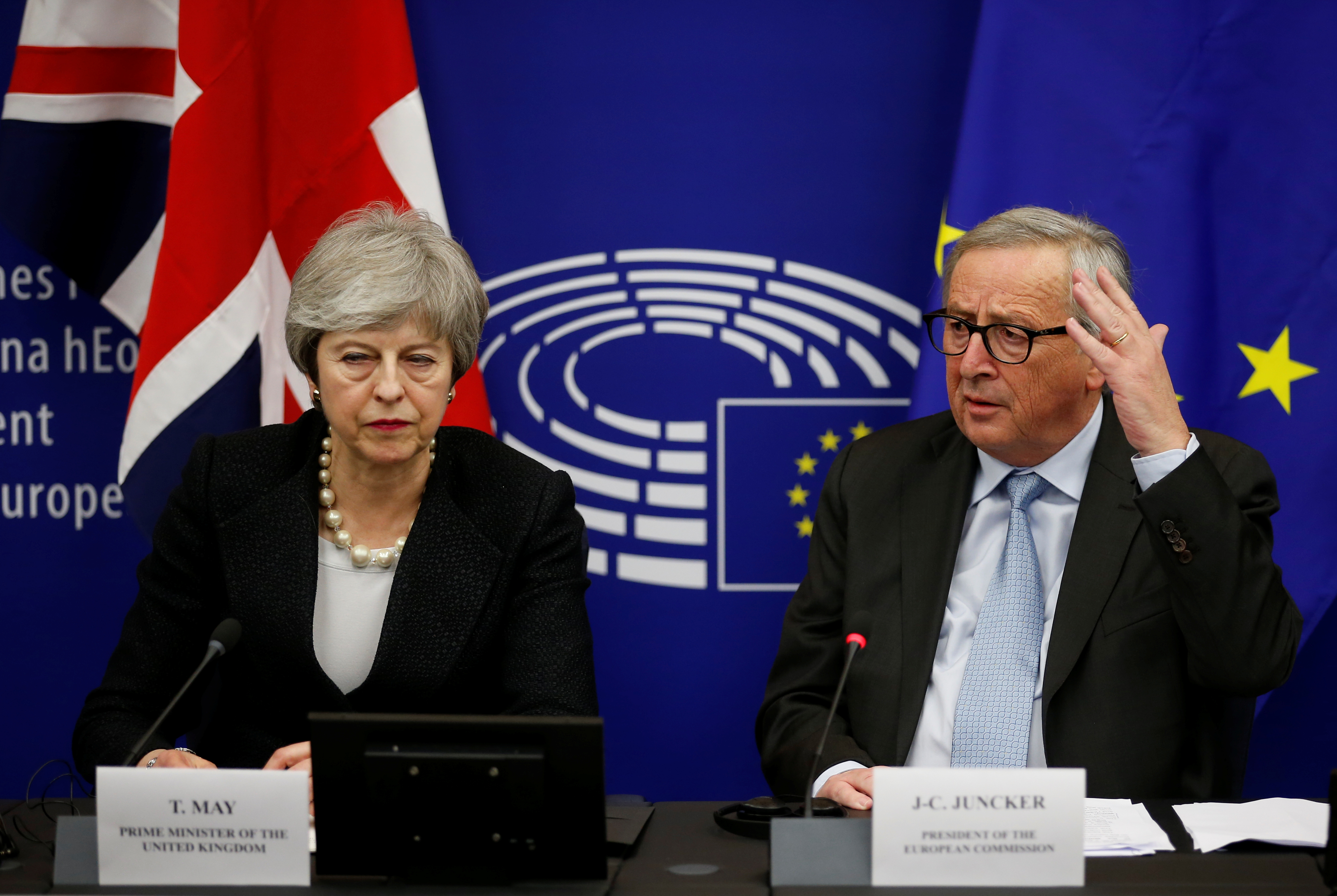 Theresa May en Jean-Claude Juncker.