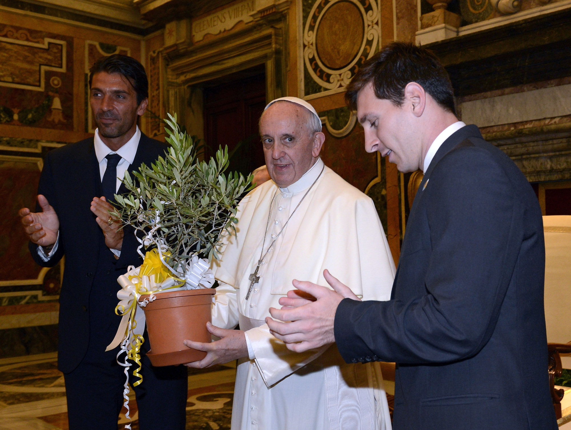 Paus Franciscus en Lionel Messi tijdens hun enige ontmoeting in augustus 2013.