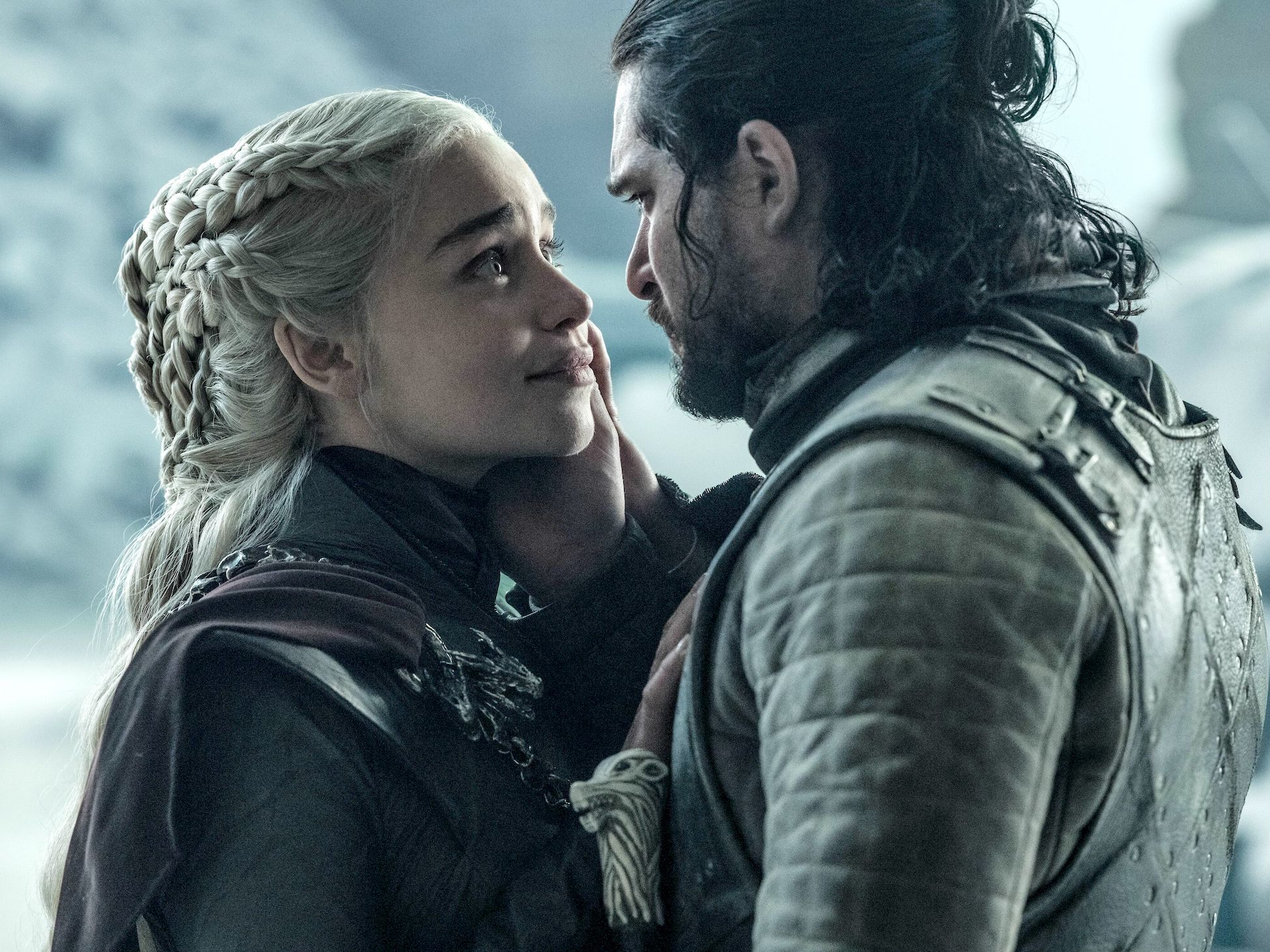 Personages Daenerys Targaryen en Jon Snow in de allerlaatste aflevering van Game of Thrones.