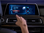 Het idee achter gebarencontrole is erg innovatief: zwaai om een telefoontje aan te nemen of wijs omhoog om het volume te verhogen. In de praktijk is het niet echt nuttig. Foto: BMW