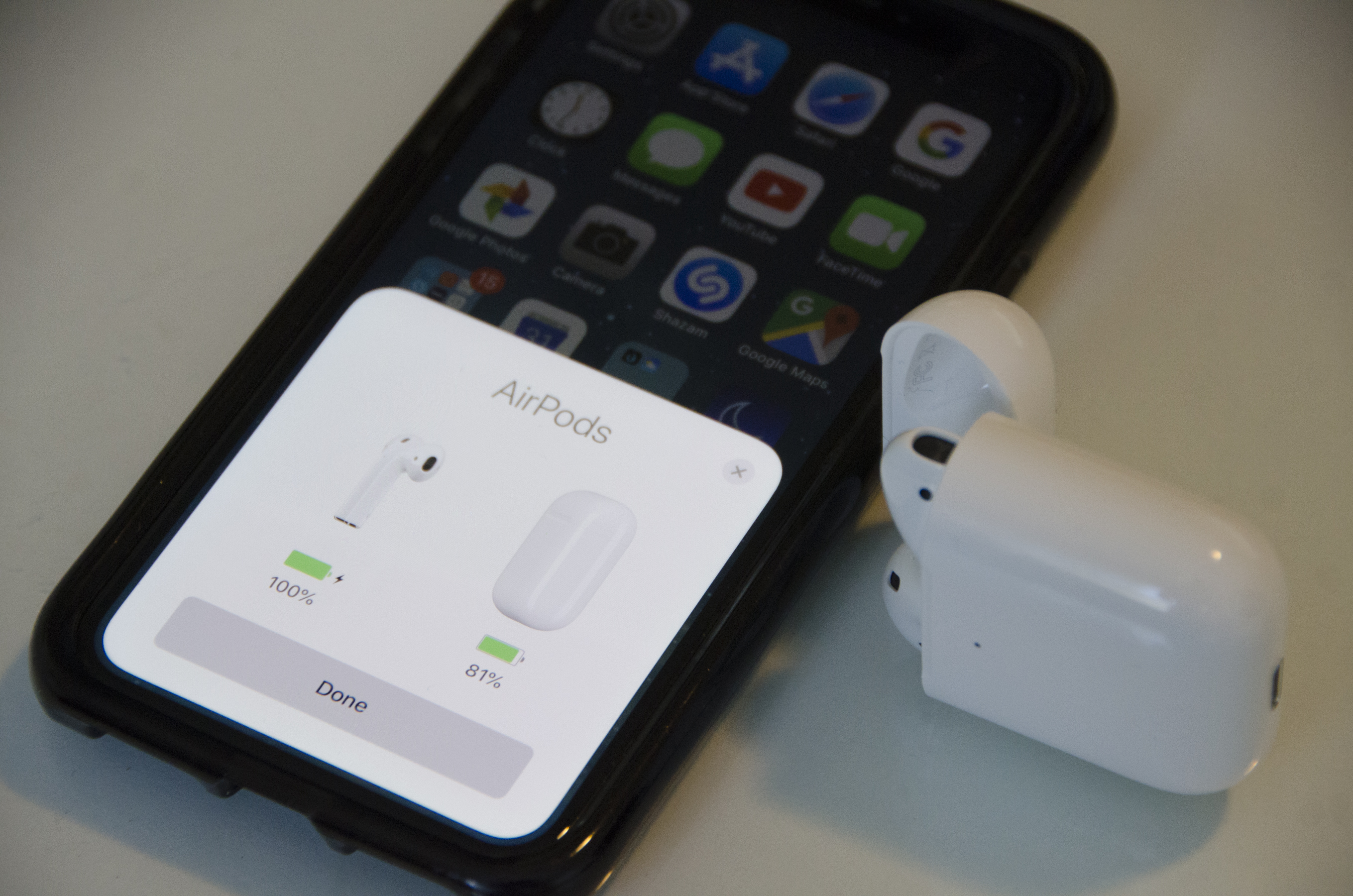 Transformer væv Talje How to check the battery life of your AirPods on various Apple devices,  including your AirPods case