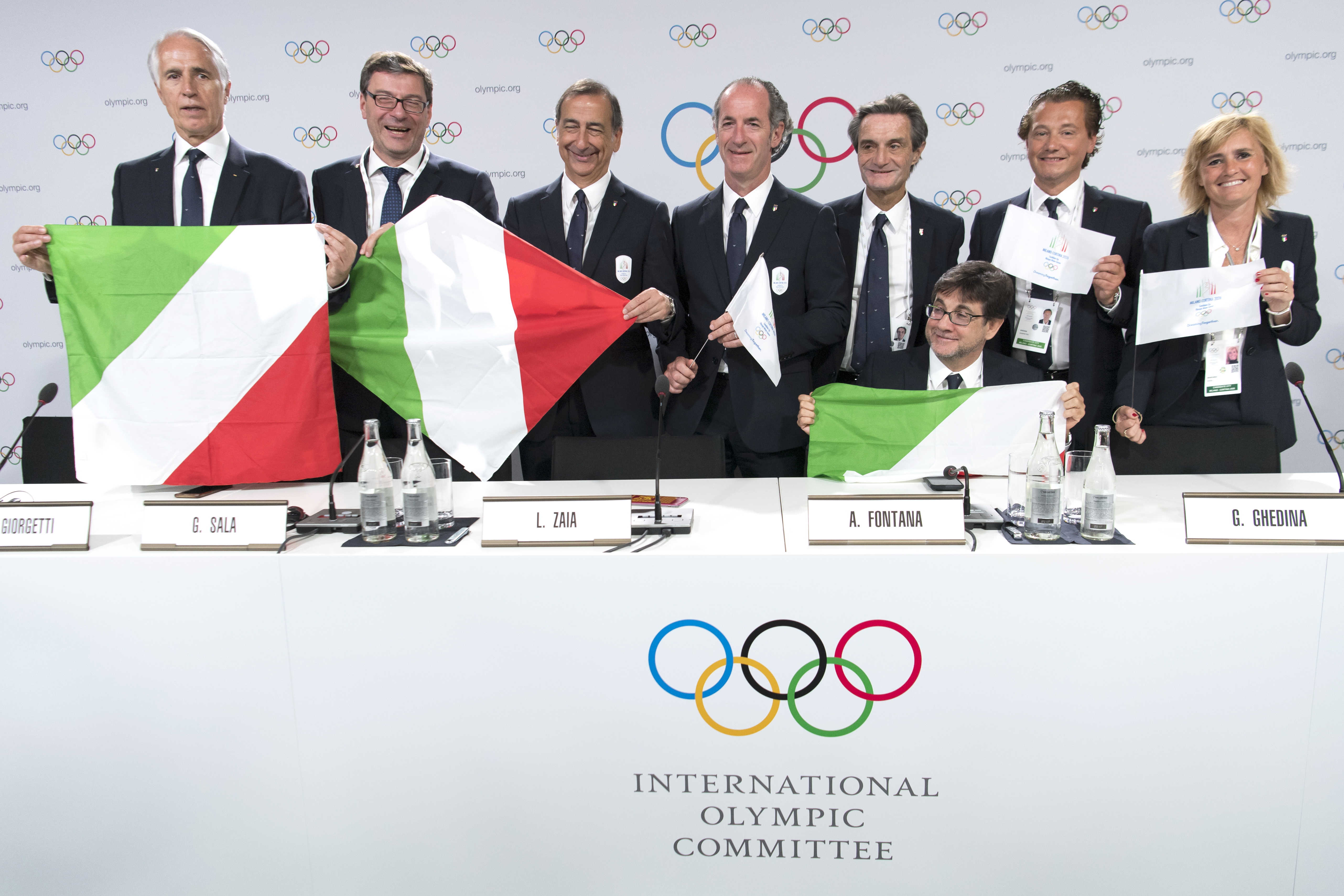 De Italiaanse delegatie bij het IOC-congres in Lausanne.