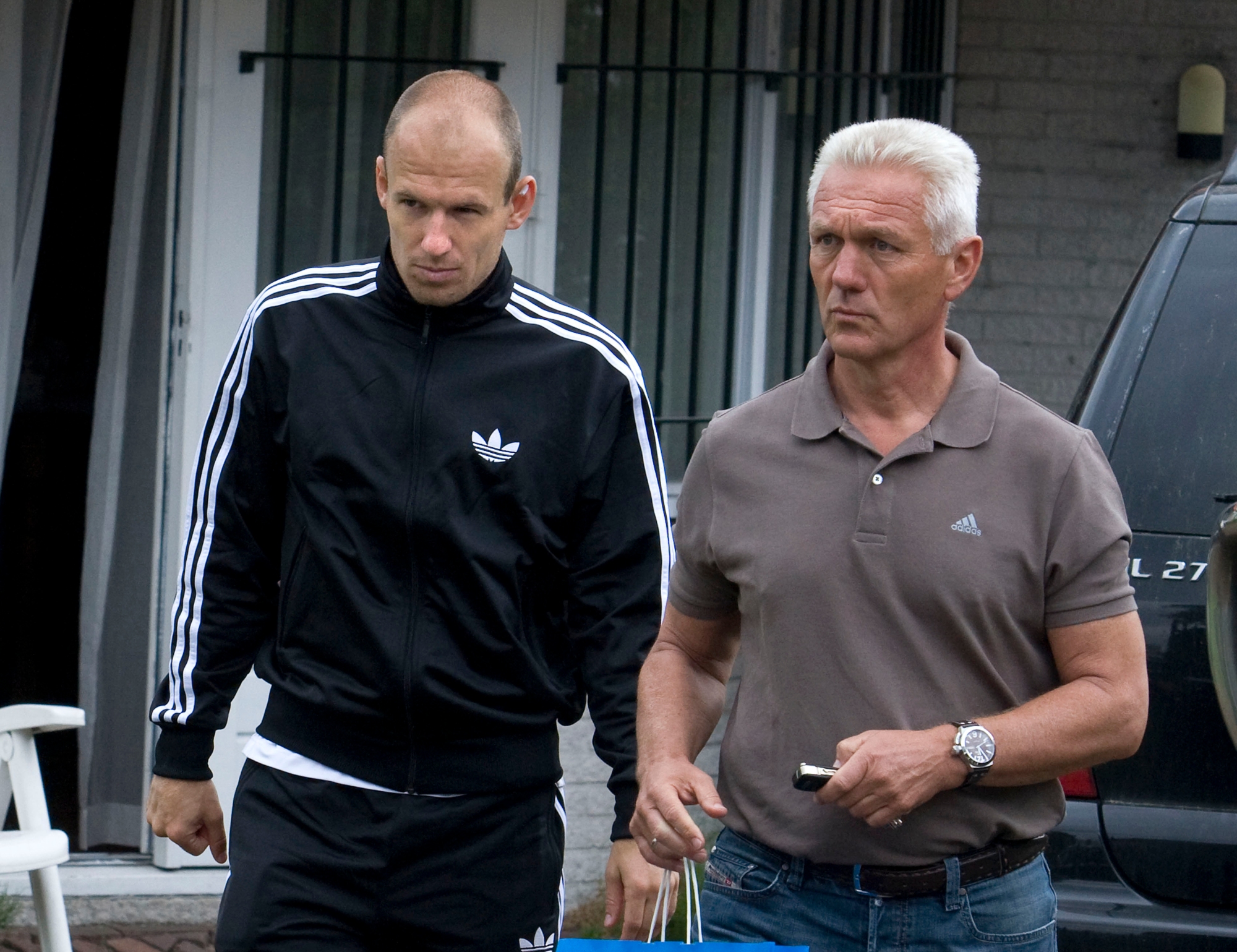 Arjen Robben en vader Hans in 2010. Foto: ANP