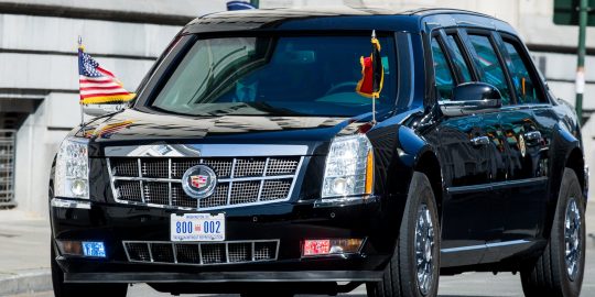 Donald Trump rijdt rond in een Cadillac met de illustere naam 'The Beast'.