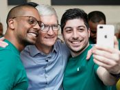 Tim Cook heeft het voor elkaar: Apple is minder afhankelijk van de iPhone.
