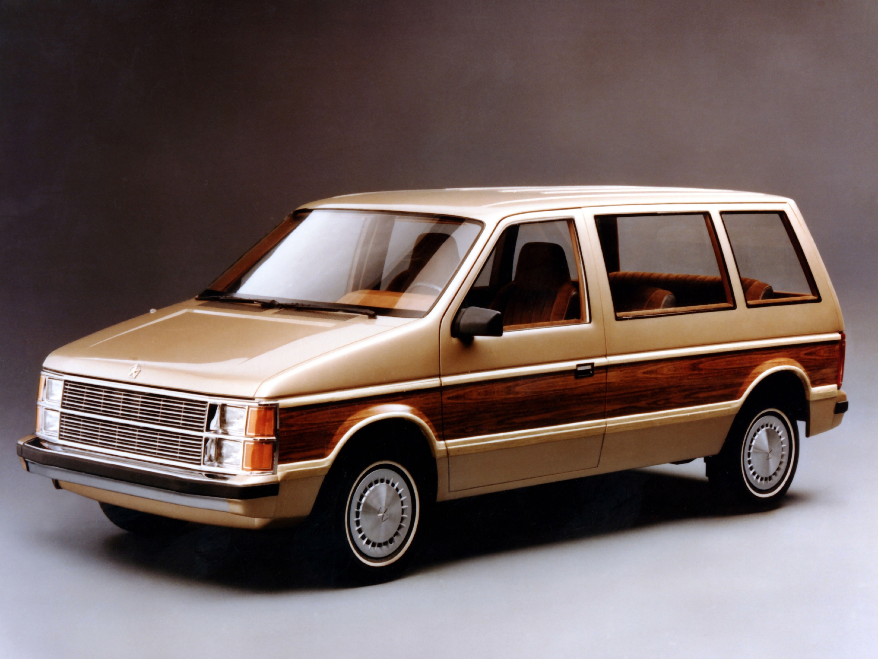 Додж вояджер. Плимут Вояджер 1984. Dodge Caravan 1984. Крайслер Вояджер 1984. Chrysler Plymouth Voyager.