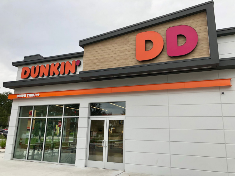 A Dunkin' employee says she was sent to Burger King ...