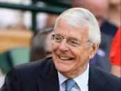 John Major gaat naar de rechter om te voorkomen dat Boris Johnson het parlement langdurig schorst.