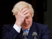 De Britse premier Boris Johnson overpeinst nieuwe mogelijkheden om de Brexit-crisis op te lossen. Een brug tussen Schotland en Noord-Ierland zou kunnen helpen. Maar hoe realistisch is dat?