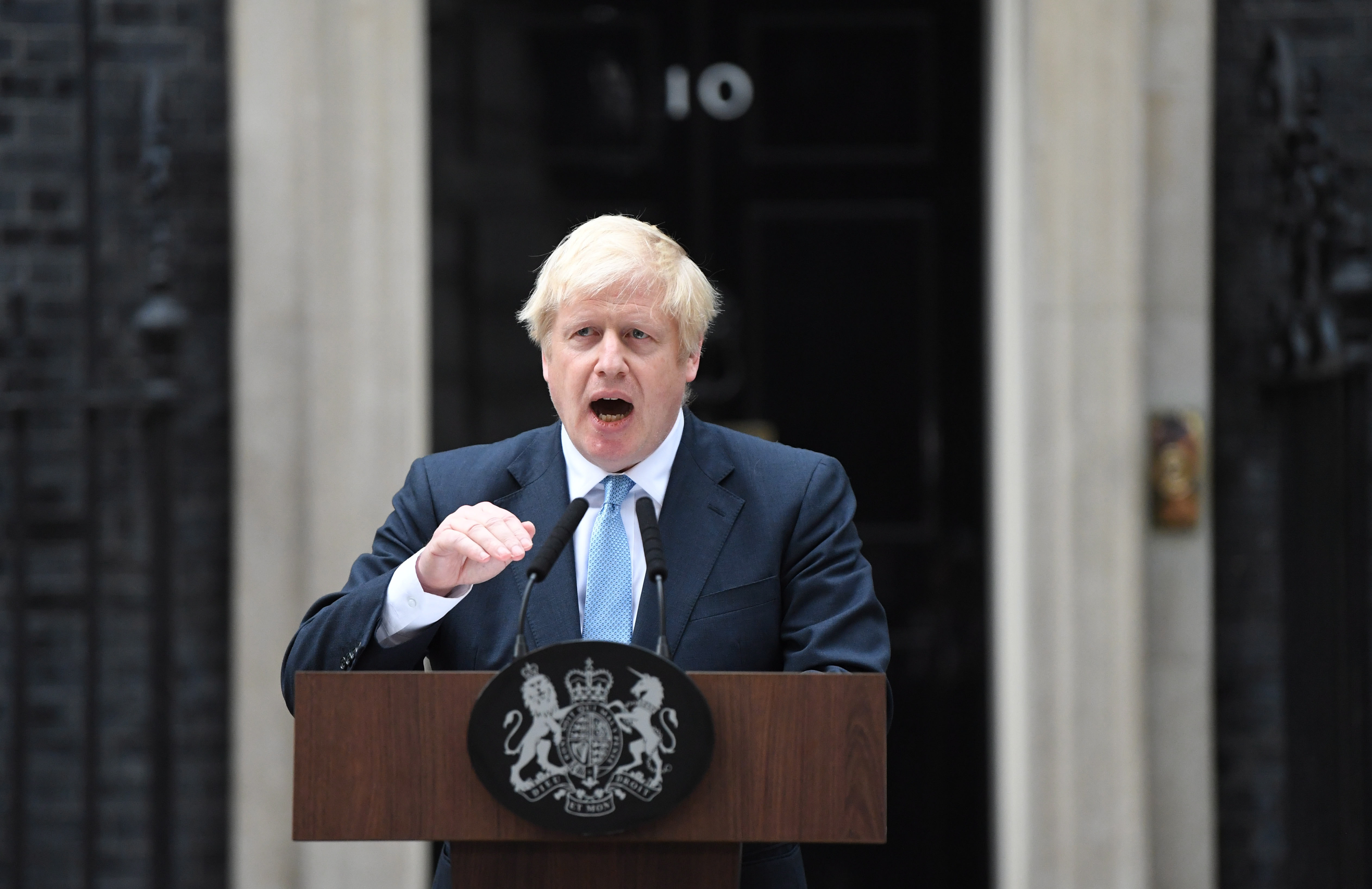 De Britse premier Boris Johnson heeft dinsdagnacht een gevoelige nederlaag geleden in het Lagerhuis. Daar maakten parlementariërs de weg vrij voor een stemming over een voorstel dat moet voorkomen dat het Verenigd Koninkrijk op 31 oktober zonder deal uit de EU stapt.