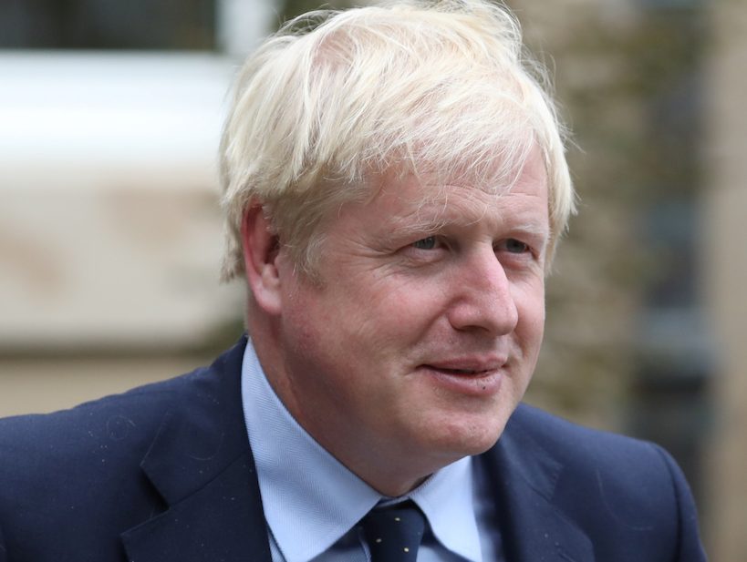 De Britse minister van Justitie Robert Buckland denkt dat premier Boris Johnson wel degelijk gedwongen kan zijn om de Brexit uit te stellen.