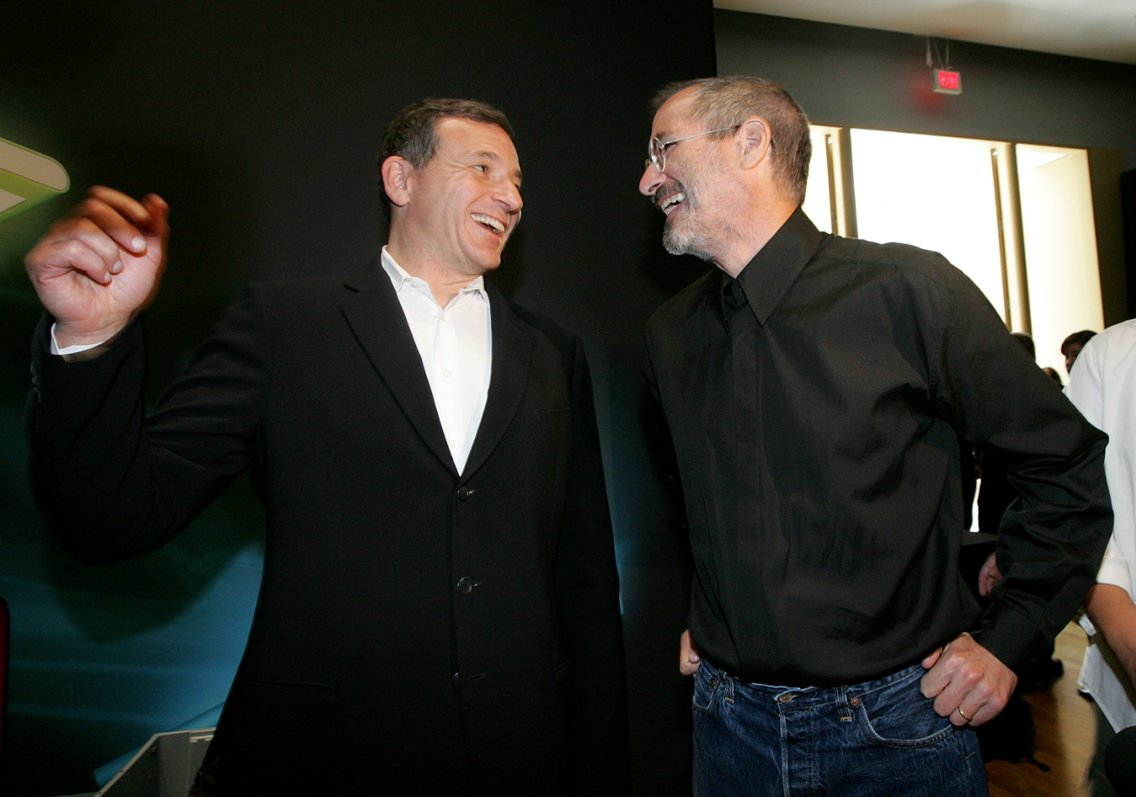 Als het aan Disney-topman Bob Iger had gelegen, zou hij serieus hebben willen kijken naar een fusie met Apple. Samen met Steve Jobs.