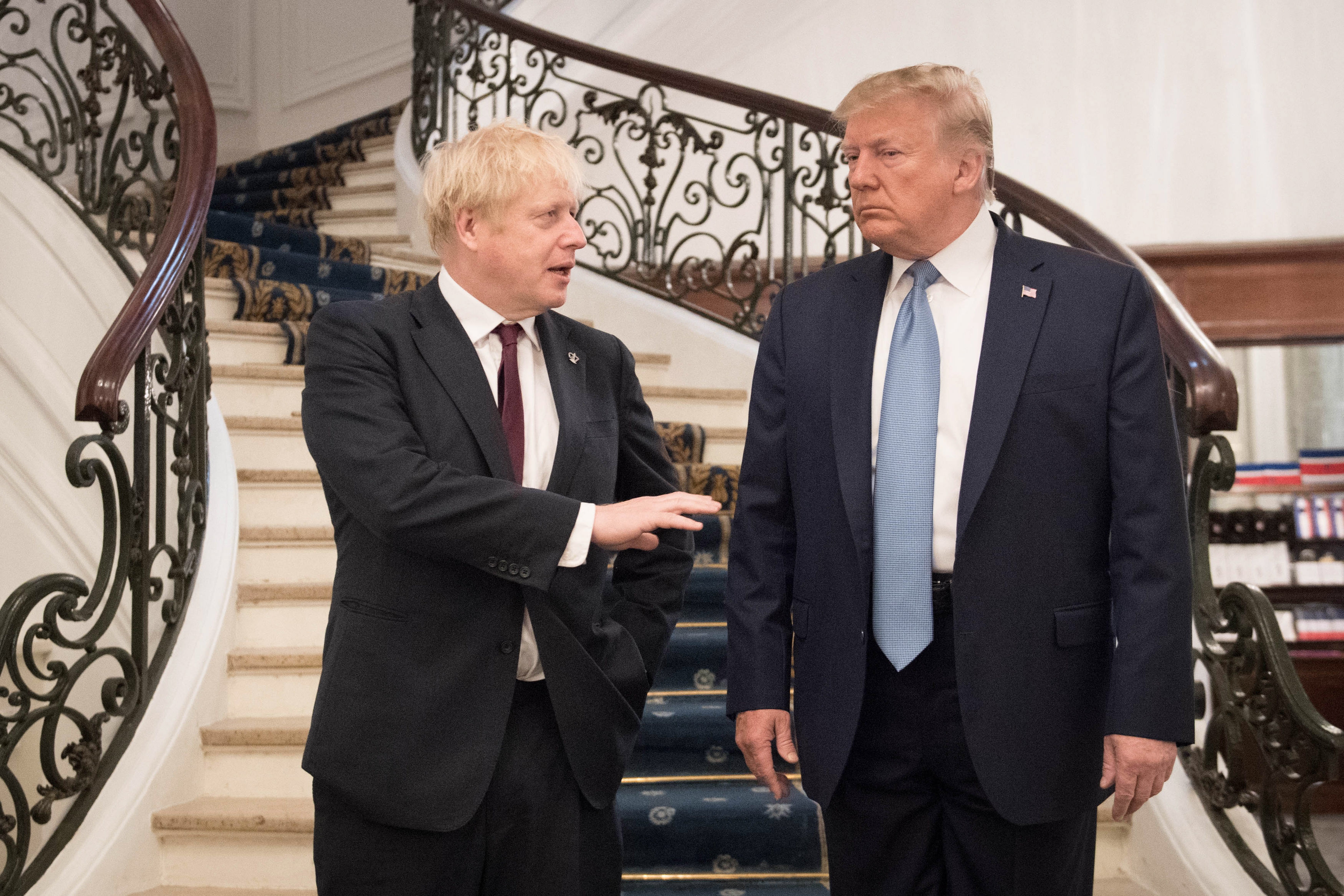 De Britse premier Boris Johnson de de Amerikaanse president Trump bij de G7-top in Biarritz in augustus 2019.
