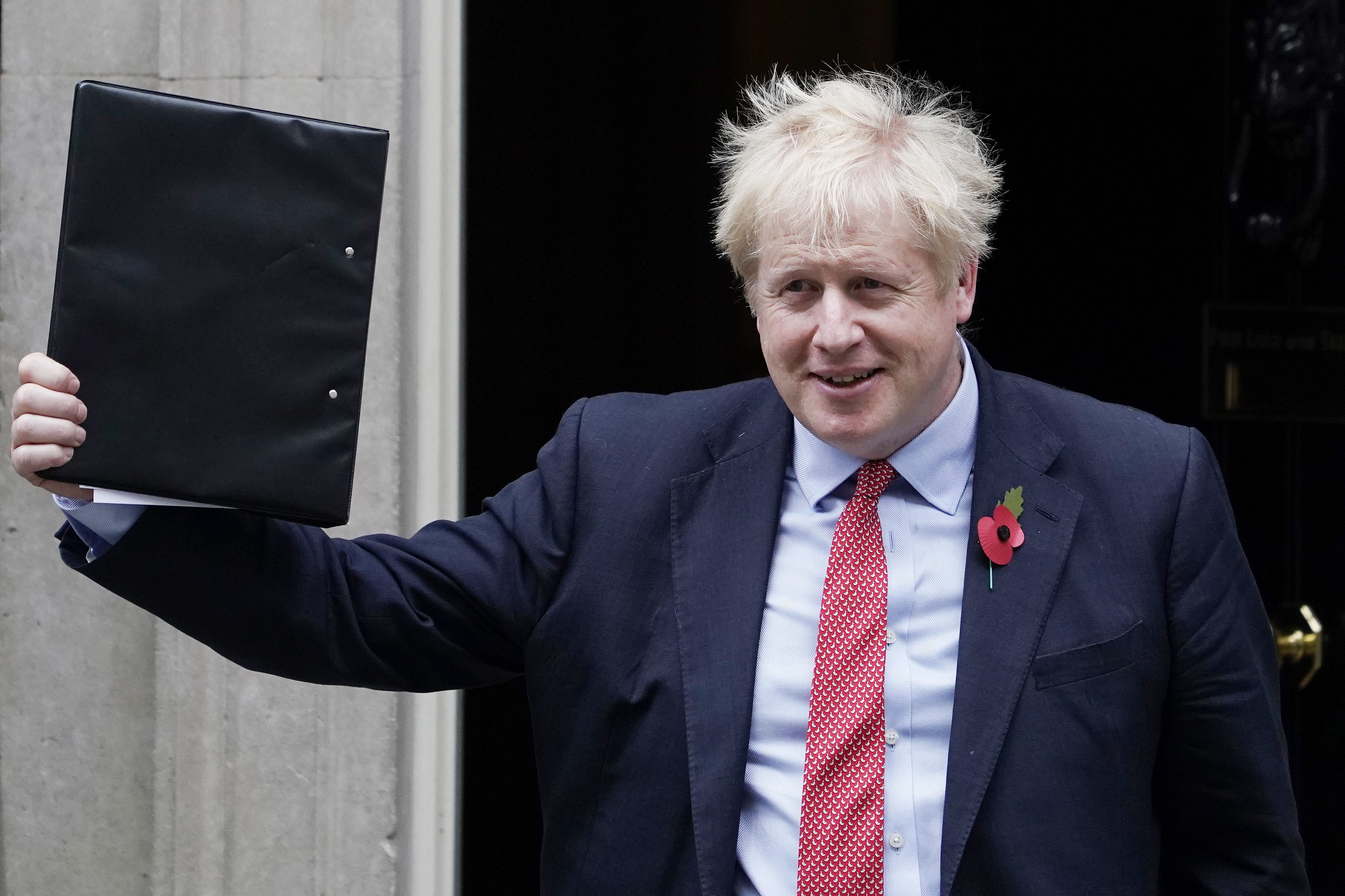 De Britse premier Boris Johnson dinsdag bij zijn ambtswoning, Downing Street 10 in Londen.