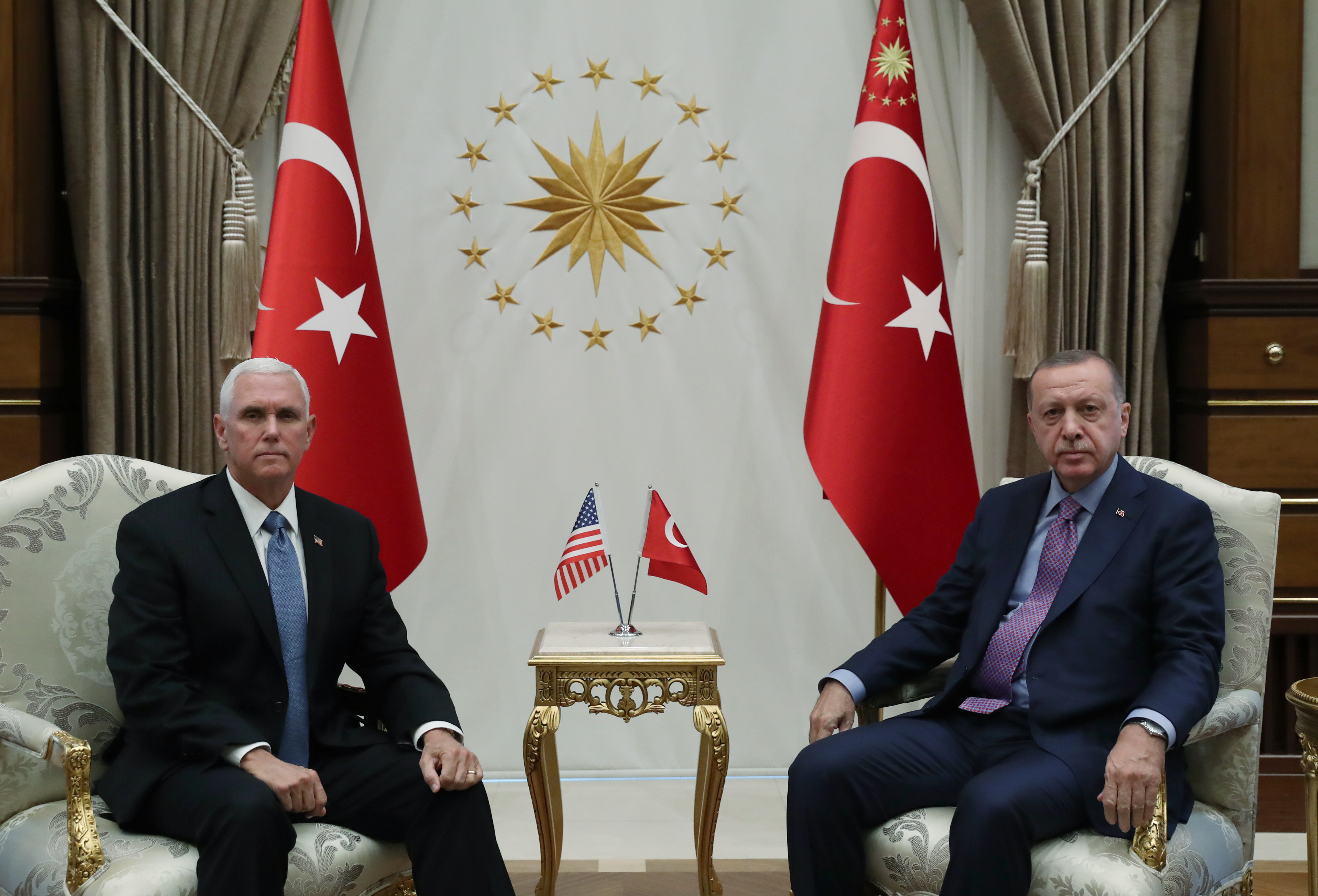 President Recep Tayyip Erdogan van Turkije en de Amerikaanse vicepresident Mike Pence.