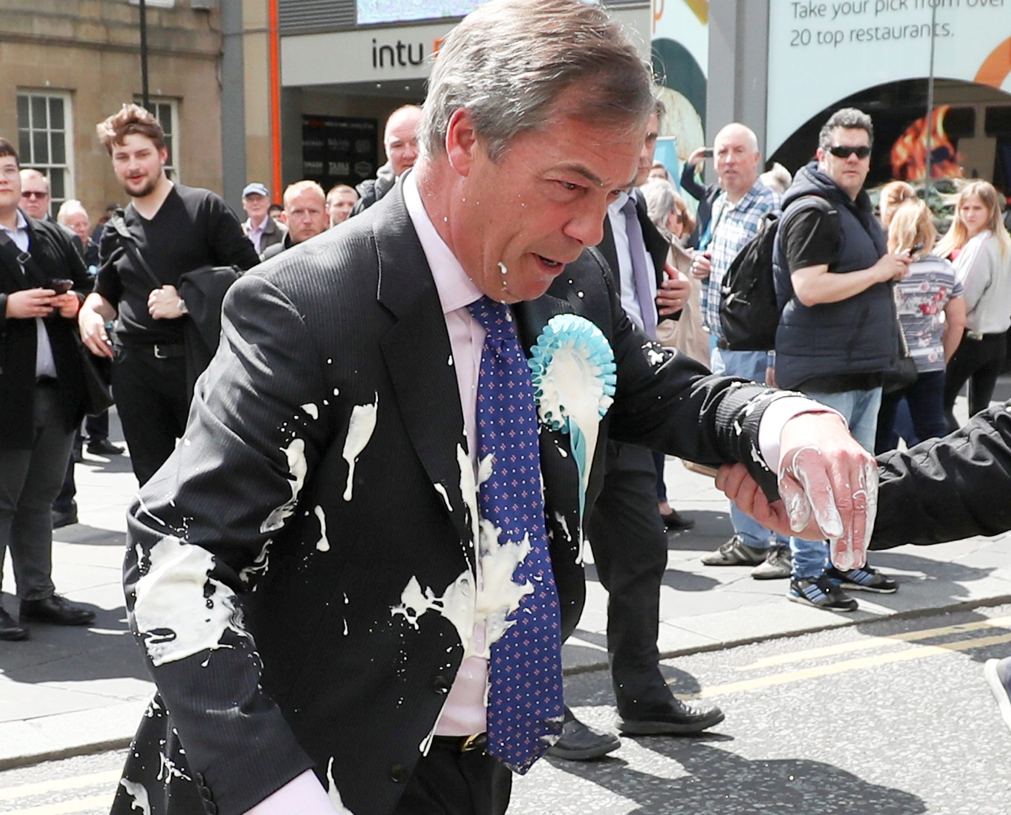Nigel Farage wijkt niet helemaal voor Boris Johnson