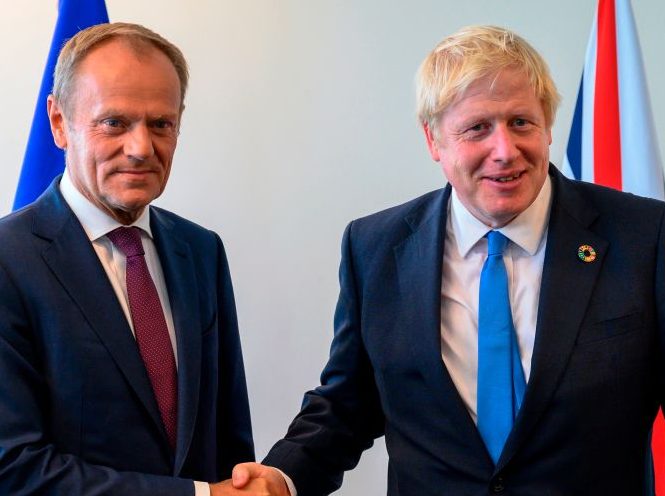 Voorzitter van de Europese Raad van regeringsleiders Donald Tusk en de Britse premier Boris Johnson.