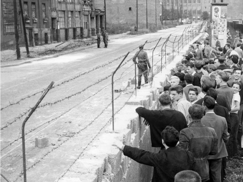 Возведение берлинской стены год. Восточный Берлин 1961. Берлинская стена 13 августа 1961г. Август 1961 г Берлинский. Берлинская стена 1955.