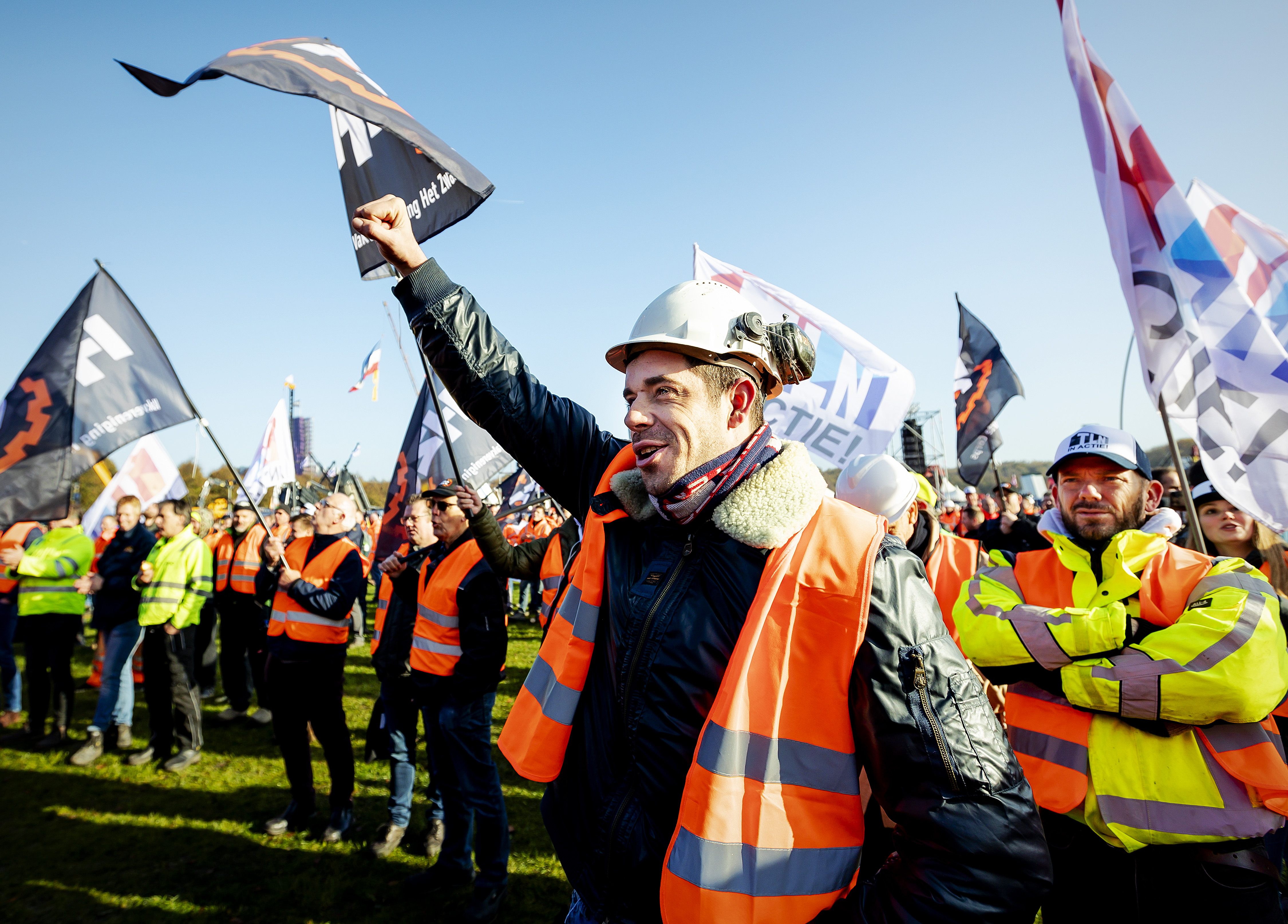 Bouwers en hun voertuigen op Malieveld voor het bouwersprotest Grond in Verzet.